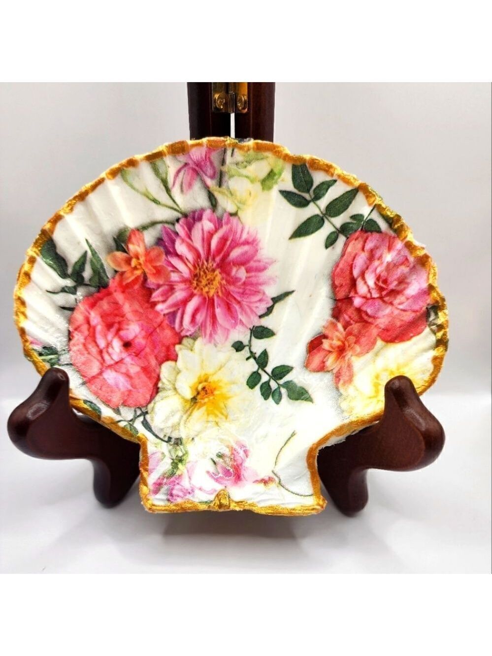 SCALLOPED FAN SEA SHELL